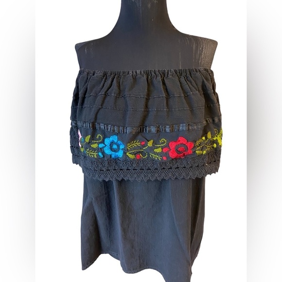 Embroidered Flowers Off The Shoulder Traditional Blouse - Picture 4 of 16